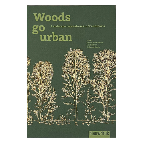 Bokens omslag, trädsiluetter i guld mot grön bakgrund. Foto.