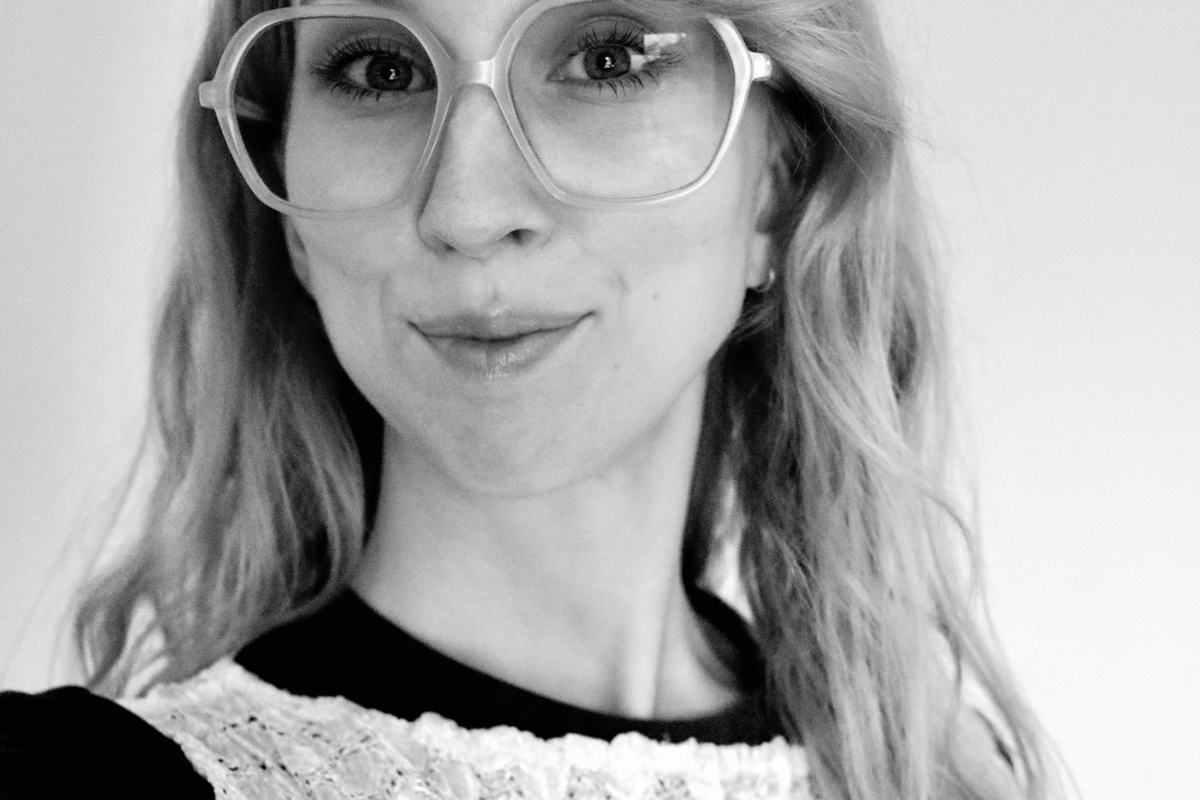 Porträttbild på Frida Perzon. 