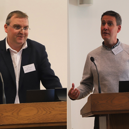 Paul Cureton och Elliot Hartley på scen. Foto.