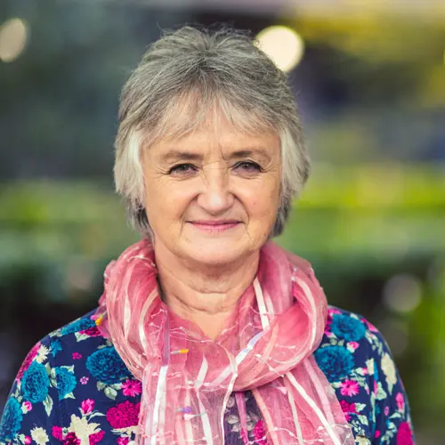 Porträttfoto Maggie Roe.